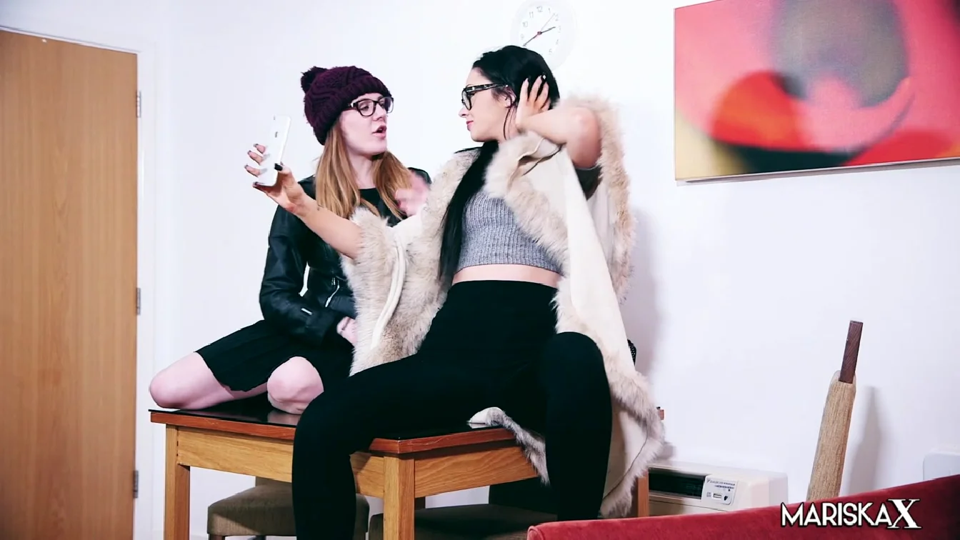 MariskaX Hanna Shaw Couch Fuck Fest XXX